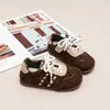 Zapatos de niña estilo alemán 2026 nuevos zapatos casuales de colorblock retro para primavera y otoño zapatos deportivos para niño de suela blanda y plana