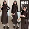 Conjunto de Maternidad Otoño/Invierno 2026 Estilo Perezoso Coreano Moda Simple Camiseta Base + Vestido Peto de Maternidad de Lunares