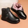 Nuevos zapatos de invierno de cuero genuino, lana, algodón madre, botines cortos para mujeres de mediana edad y ancianas, planos, antideslizantes, forrados de felpa, cálidos, zapatos de leche