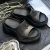 Nuevos Productos Primavera y Verano Lianjia Sandalias y Pantuflas de Exterior Sencillas y Modernas con Flor Cruzada de Suela Gruesa para Aumentar la Altura de las Mujeres
