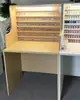 Mesa de Contas de Madeira com 221 Frascos Quadrados Coloridos de Contas para Armazenamento e Decoração, com Divisória de Mesa e Caixa de Armazenamento