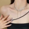 Collar de acero y titanio con cruz de piedra lunar para mujer, de verano, ligero, lujoso, diseño de nicho, cadena de clavícula de alta gama para Spice Girls, accesorios para celebridades de Internet.