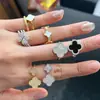 Anillo de Plata de Ley S925 Chapado en Oro K con Diseño de Trébol de Cuatro Hojas para Mujer, Diseño de Nicho, Sensación de Alta Gama, Anillo Elegante y Versátil
