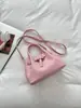 Nova Bolsa Saco de Nicho Estilo Coreano 2026 para Mulheres, Bolsa Transversal com Padrão de Lichia, Bolsa de Mão de Luxo com Pingente de Boneca Fofa