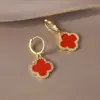 Pendientes de trébol de cuatro hojas de temperamento de alta gama, pendientes pequeños estilo fragancia, joyería para orejas versátil, pendientes de temperamento de lujo ligero, exquisitos nicho