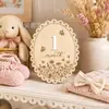 Placa de marco de mês de nascimento de madeira para recém-nascido, gráfico de crescimento do bebê para idades de 1 a 12 meses, decoração floral para sessões de fotos