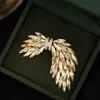 [Esplendor Perlado] Exquisitamente Elaborado, Elegante y Grandioso, Broche Floral de Mariposa de Lujo Ligero de Alta Gama, Broche de Moda y Sofisticado