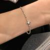 Pulsera de Zirconia Estrella de Cuatro Hombres de Lujo Ligero de Nicho para Mujer Personalidad Única Moda Elegante Tendencia Versátil Pulsera Pulsera