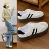 Tênis Estudantil Estilo Hong Kong para Mulheres 2026 Primavera e Outono Novos Retro Sola Grossa Sapatos de Treinamento Alemães Tendência Esportiva Casual Sapatos Femininos