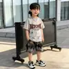 Conjunto Ligero para Niños 2026 Nuevo Estilo para Niños Pequeños, Verano Rayas Verticales Diseño de Letras, Elegante Conjunto de Dos Piezas de Manga Corta con Cuello Redondo para Niños