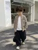 Suéter para niño 2026 nuevo estilo cárdigan infantil tejido conjunto de otoño a rayas cuello alto chaqueta para bebé moderno y elegante para otoño e invierno