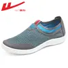 Zapatos de hombre de meter, zapatos de malla transpirables de verano, zapatos finos de tela vieja de Pekín, zapatos de slip-on para hombres, para papás