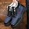 Botas de neve de cano alto para homens, forradas com fleece de inverno, espessadas, sapatos quentes de algodão, sapatos casuais de moda estilo coreano, sapatos masculinos para esportes ao ar livre