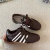 Tênis de treino retro alemão extremamente estilosos para mulheres, novos sapatos baixos versáteis de outono de 2026, tênis esportivos casuais de nicho com sola grossa
