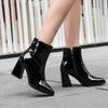 Botas Femininas Yingmeier 32-43 Transfronteiriças Plus Size Outono e Inverno Couro Patente Zíper Lateral Bico Fino Salto Alto Bloco Cano Curto