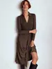 El producto transfronterizo más vendido de Amazon: un vestido midi de punto, sencillo, elegante, con cinturón para anudar, de manga larga y color liso