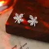 Pendientes de Hoja de Arce Completamente Incrustados de Diamantes Weidni de Alta Lujo Lujo Accesible Moda Elegante Pendientes Elegantes Pendientes de Gama Alta Venta al por Mayor Mujer