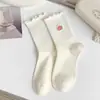Meias até a Panturrilha para Mulheres, Outono e Inverno, Algodão Puro, Bordado Fofo de Morango, Meias Brancas Largas, Meias Longas Sem Costura de Renda Estilo Ins