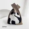 Bolsa de Mano de Celebridad de Internet 2024 Serie Panda Femenina Bolso de Mano a Juego Estudiante Moda Versión Coreana Nueva Bolsa Tejida