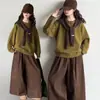 Conjunto de suéter de tricô casual para meninas, primavera e outono, novo estilo 2026, para crianças mais velhas, conjunto de duas peças estiloso e versátil para o final do outono
