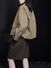 Chaqueta de Trabajo Corta Color Caqui para Mujer Otoño 2025 Nueva Holgada Casual Simple Versátil Sensación de Alta Gama