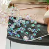 Lentejuelas Transparentes de Colores Blancos Forma de Flor DIY Piezas Pequeñas de Flor Tridimensionales Costura a Mano Bordado con Cuentas Decoración para Vestido de Novia Vestido de Noche Lentejuelas