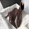 Novas botas elegantes de bico fino, estilo coreano, que afinam a silhueta, com salto fino e zíper nas costas, tornozeleiras de salto alto para mulheres