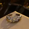 Producto europeo y americano más vendido de Amazon: Pulsera abierta y conjunto de anillos con cierre de herradura incrustado con alambre de cable de zirconia artificial para mujer