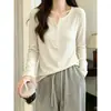 Camiseta feminina de manga longa, com botões e gola Henley, cor de café, elegante, rejuvenescedora, modeladora, top de alta qualidade, peça básica, moderna