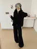 Nuevo Estilo Otoño/Invierno 2026 Conjunto Casual de Dos Piezas de Punto para Mujer con Cárdigan con Capucha y Cremallera con Cuello de Piel + Pantalones de Pierna Ancha de Cintura Alta