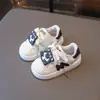 Zapatillas Deportivas para Correr para Niños 2026 Primavera y Otoño Nuevo Estilo Zapatos Deportivos Transpirables de Malla con Suela Suave para Niños Zapatos para Niñas Zapatos de Tabla de Celebridad de Internet