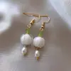 Pendientes elegantes retro únicos de estilo nuevo 2024 para mujer, ligeros, de lujo, con diseño de nicho, ganchos para la oreja de alta gama, joyería china para las orejas.