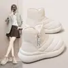 28110 Pão Quente Sapatos Grandes de Algodão 2025 Sapatos Femininos de Inverno Mais Veludo Aumento de Altura Sola Grossa Botas de Neve Femininas