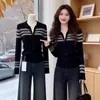 Top de Punto Base Rayado de Color Contrastante Cuello Polo para Mujer 2026 Nuevo Otoño Invierno Ropa Interior Camiseta de Manga Larga Ajustada Top de Cuello en V