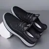 Sapatos Esportivos e de Lazer Masculinos Malha Fly-Knit Fina de Camada Única Sapatos de Trabalho, Direção e Corrida para Pessoas de Meia-Idade e Idosos