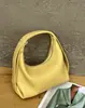 Bolsa Hobo de Couro de Vaca de Primeira Camada, Versátil e Casual, Novo Modelo 2026, Bolsa Transversal de Ombro em Couro Genuíno para Mulheres, Bolsa de Ombro Formato Bolinho