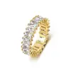 Ins Anillo de Acero de Titanio de Lujo Ligero de Alta Gama Europeo con Garras y Circonita Rectangular, Anillo Completo de Diamantes para Mujer, Joyería de Mano Transfronteriza Chapada en Oro