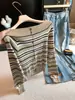 Guangzhou Thirteen Hong Artículo Caliente de Alta Calidad~Camiseta de Punto a Rayas de un Hombro Estilo Coreano con Temperamento para Mujer Manga Larga Adelgazante