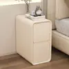 Mesita de noche moderna minimalista estilo crema 2026, modelo nuevo ultradelgado con tres niveles, almacenamiento de lujo ligero para dormitorio para uso doméstico