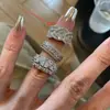 Impresionante anillo de diamantes vintage, diseño de nicho retro exquisito de lujo ligero con un toque de alta gama y artesanía intrincada