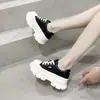 Tênis Plataforma Branco de Solado Grosso para Mulheres, Novo Estilo de Verão, Malha Respirável, Sapatos Esportivos que Aumentam a Altura, Tênis Casuais Versáteis