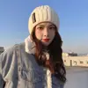 Chapéu de Tricô Versátil Moda Estilo Coreano Outono e Inverno Feminino, Gorro Quente Tendência de Inverno Protetor de Orelhas para Homens
