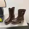 Botas tipo Dr. Martens marrones de estilo británico para mujer, nuevo modelo otoño e invierno 2026, botines de tacón medio grueso, botas de media pantorrilla para mujer con suela blanda de cuero genuino