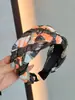 Sensação Luxuosa e de Alto Padrão, Tiara Colorida Trançada com Lantejoulas, Acessório Elaborado para Banquete e Passarela, Tiara Larga