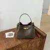 Bolsa de balde estilo retrô transfronteiriça, um design novo e estiloso, perfeita para o uso diário, versátil para o trajeto para o trabalho e pode ser carregada como bolsa de ombro ou bolsa transversal.