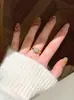 Anillo de Diamante Popular Estilo Coreano Simple de Cuatro Garras de Xiaohongshu, Normcore Clásico, Lujo Ligero, Anillo de Moda para Mujer, Una Pieza Envío Directo