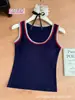 Colete de Algodão Canelado Color Block com Ombros Largos para Outono e Inverno para Mulheres com Bojos para Cobrir os Seios Laterais, Adequado para Usar em Camadas ou Sozinho, Top Básico Sem Mangas de Corte Ajustado