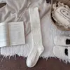 Nuevos calcetines para mujer para otoño e invierno, cálidos calcetines altos de punto hueco con relieve de cachemira, calcetines largos apilables adelgazantes y cálidos