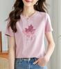 Camiseta de manga curta com lantejoulas e folhas de bordo estilo europeu para mulheres 2023 verão nova moda solta emagrecimento gola redonda meia manga top moda