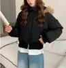 Jaqueta Curta de Algodão Estilo Coreano com Capuz e Gola Grande de Pelo Cintura Marcada Emagrecedora Curta para Baixinhas Quente de Inverno Casaco Curto de Algodão Peça Externa da Moda Jaqueta Puffer